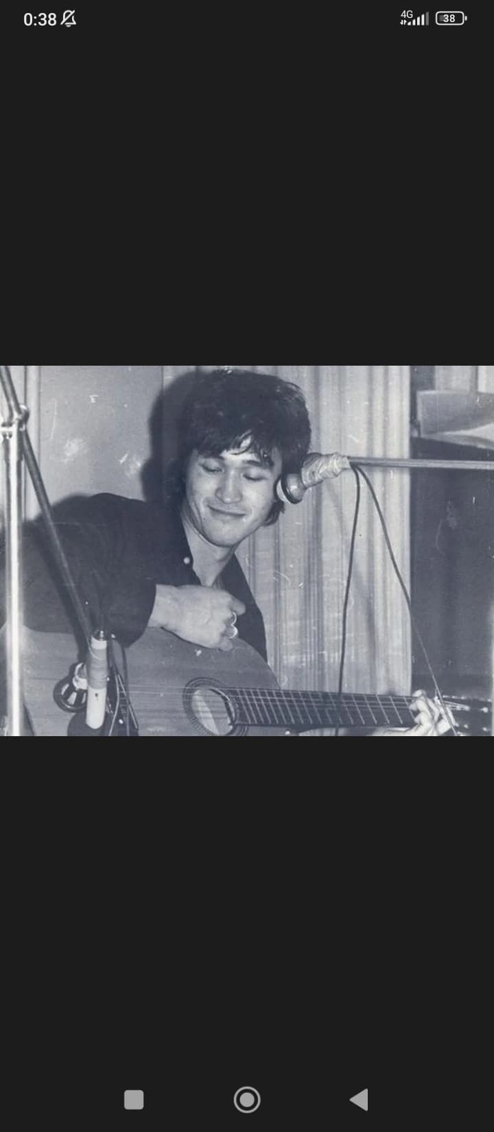 Tadbiringiz uchun qo'shiqchi va gitarachi