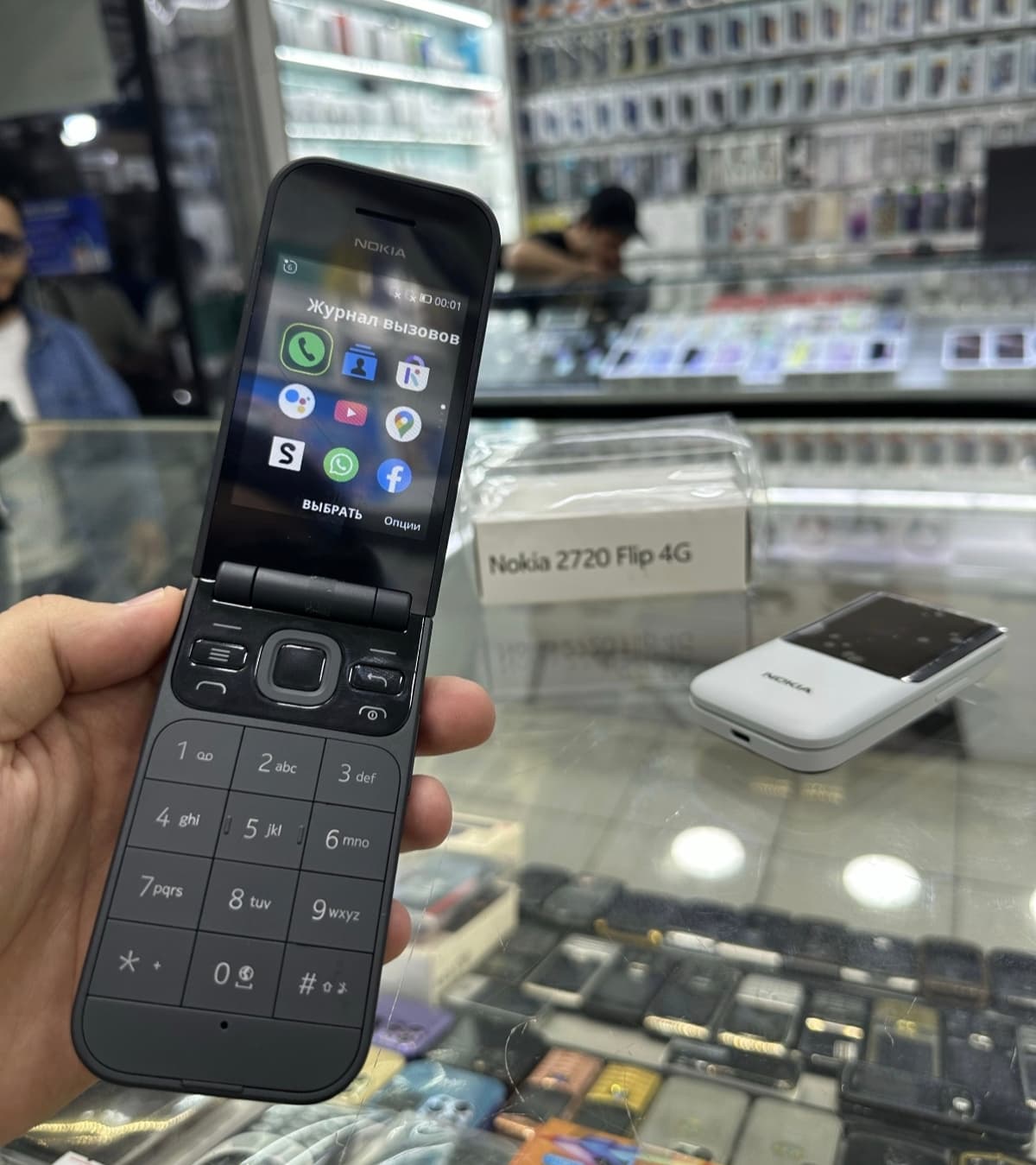Do'st bilan yutish mumkin bo'lgan lotereyada Nokia 2720 ORIGINAL telefon ham mavjud.