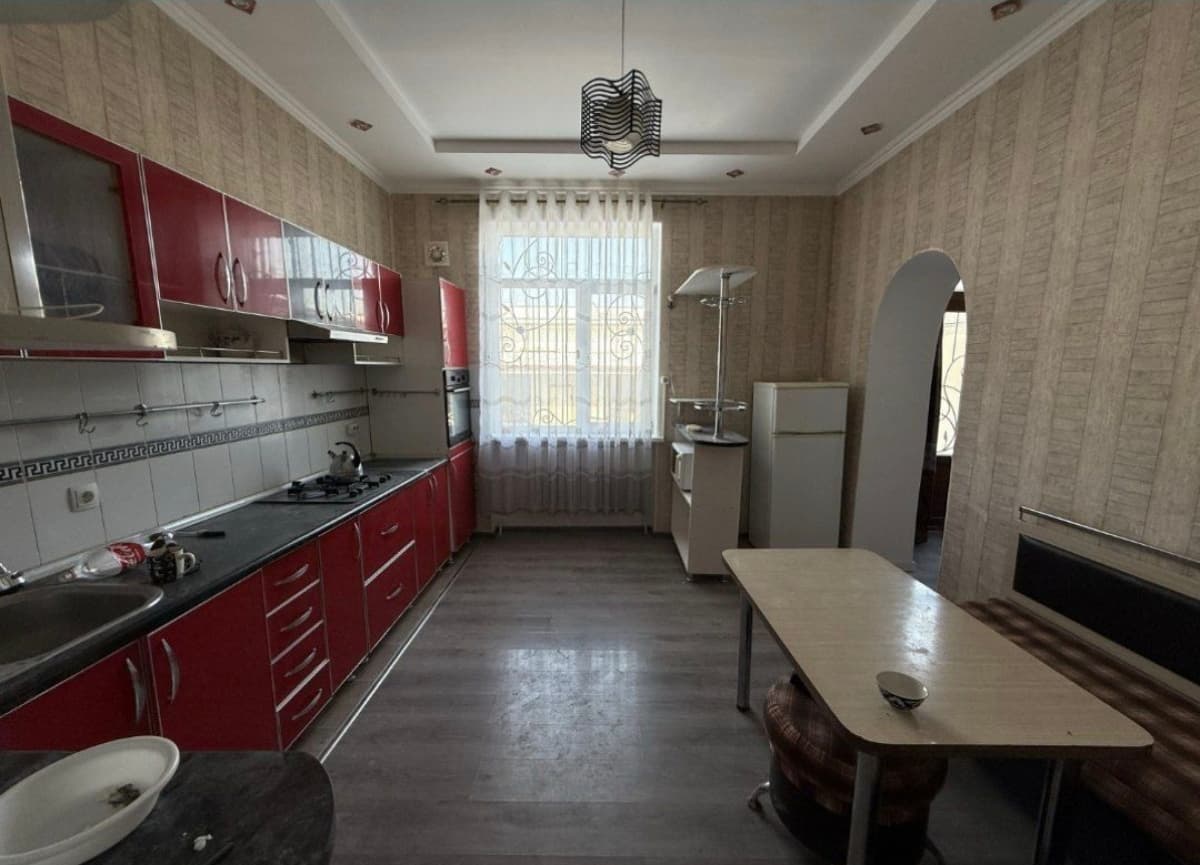 5 xonali yevro uy shoshilinch ijaraga beriladi