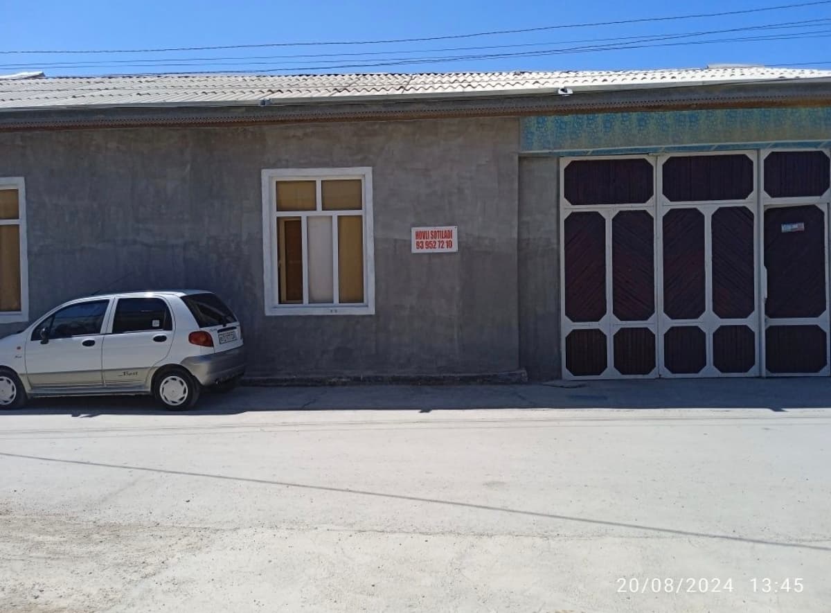 Hovli srochni sotiladi hamma joyi yaxshi
