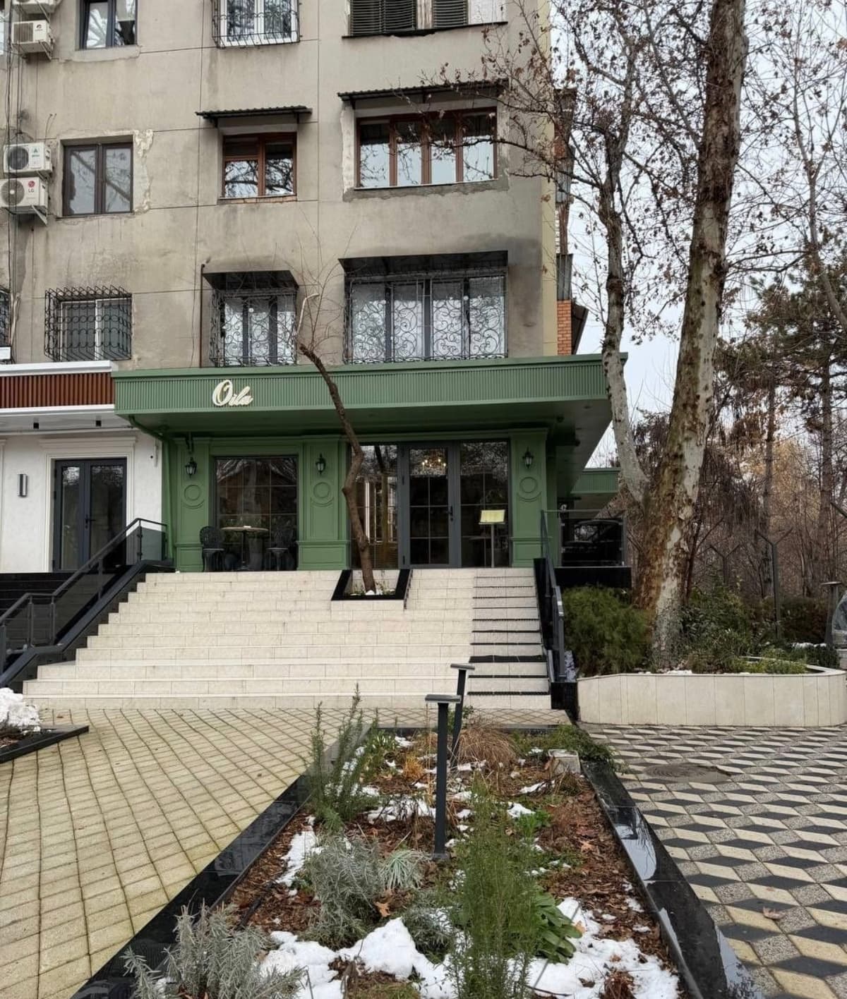 Sotuv uchun Yashash uchun bo'lmagan binolar, OR-R: C-1 Ecorn Bon, 195m²