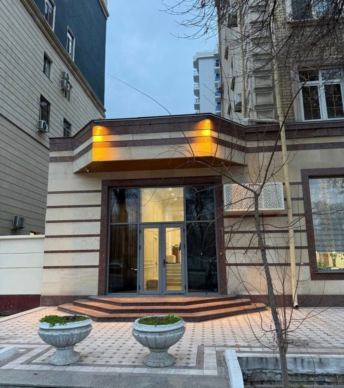 Nukus ko'chasida sotiladigan kichik bino, diqqatga sazovor joy: Pos-vo Rossii, 98m²