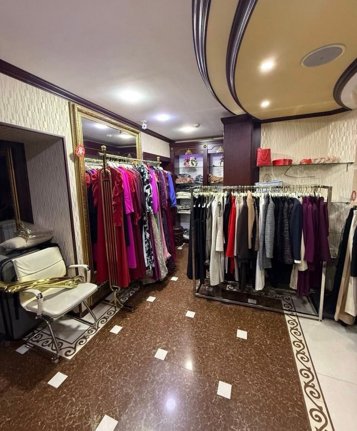 Sotiladigan tijorat maydoni, diqqatga sazovor joy: Oybek metro stansiyasi, 95m²