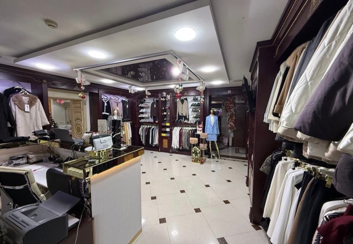 Sotiladigan tijorat maydoni, diqqatga sazovor joy: Oybek metro stansiyasi, 95m²