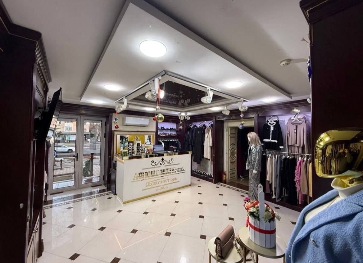Sotiladigan tijorat maydoni, diqqatga sazovor joy: Oybek metro stansiyasi, 95m²