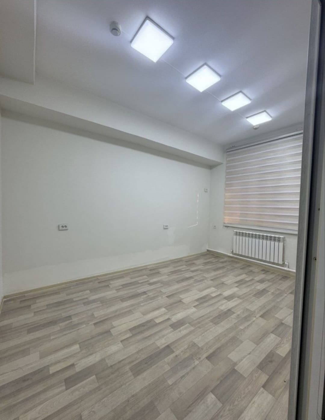 Badamzar. Yunusobod ofisi ijaraga beriladi, 11m2.165, metro yaqinida.