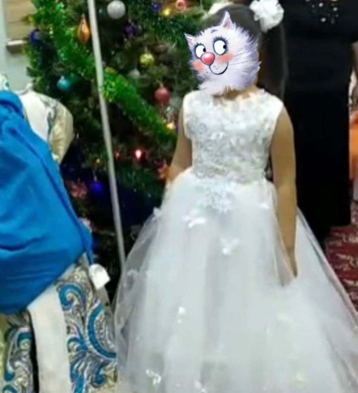 To'y libosidagidek oqlangan, paxmoq oq libos