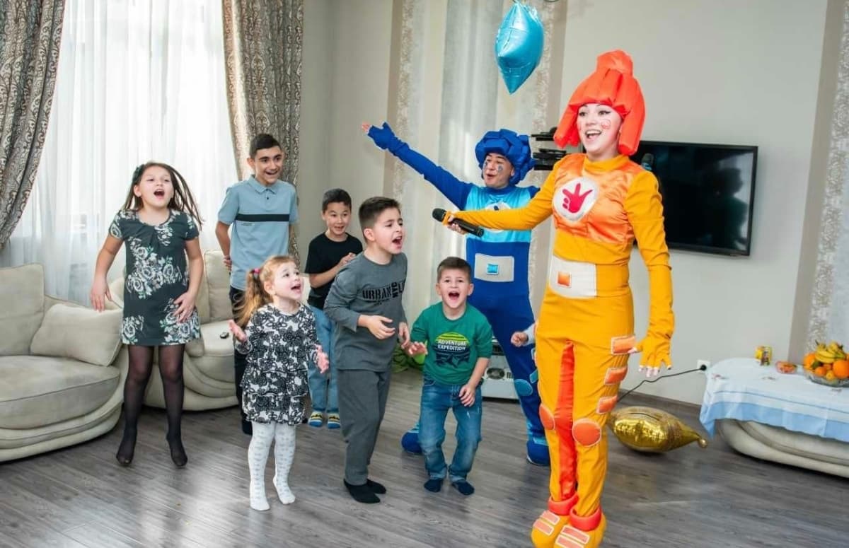 Bolalar ziyofati, tug'ilgan kun uchun tayyorgarliklar, malikalar, superqahramonlar