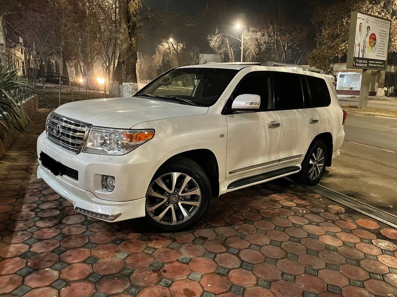 Toyota Land Cruiser 200 quruq ijarasi: kuniga 1 200 000 so'm