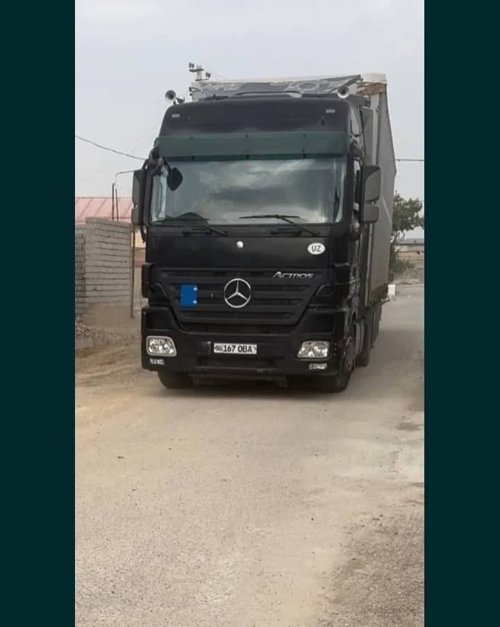 Mercedes brezent yuk mashinasini shoshilinch ijaraga olish
