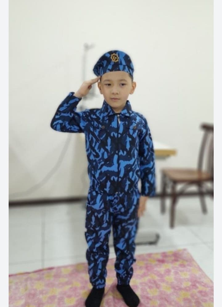 Bolalar harbiy formasi