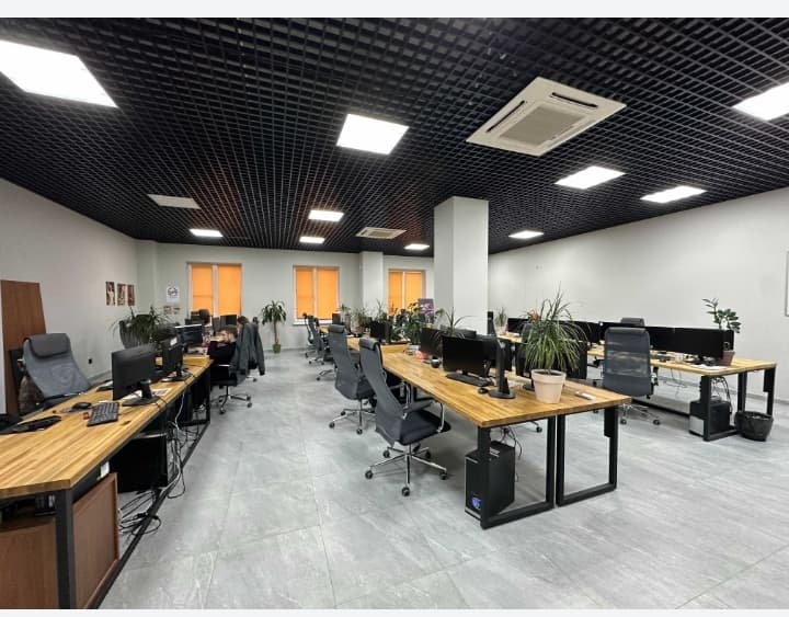 PREMIUM SIFATIDAGI OFIS
