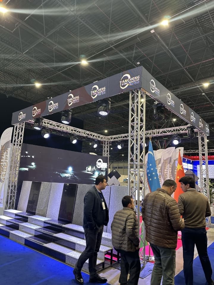 LED ekran, podium, truss, yoritish uskunalarini ijaraga olish