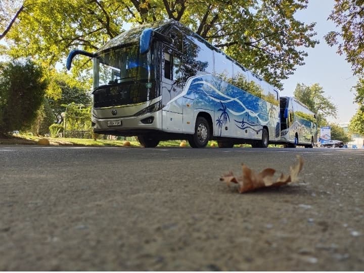 Oʻzbekiston boʻylab sayohat qil eng zamonaviy avtobus mikroavtobuslar bizda faqat