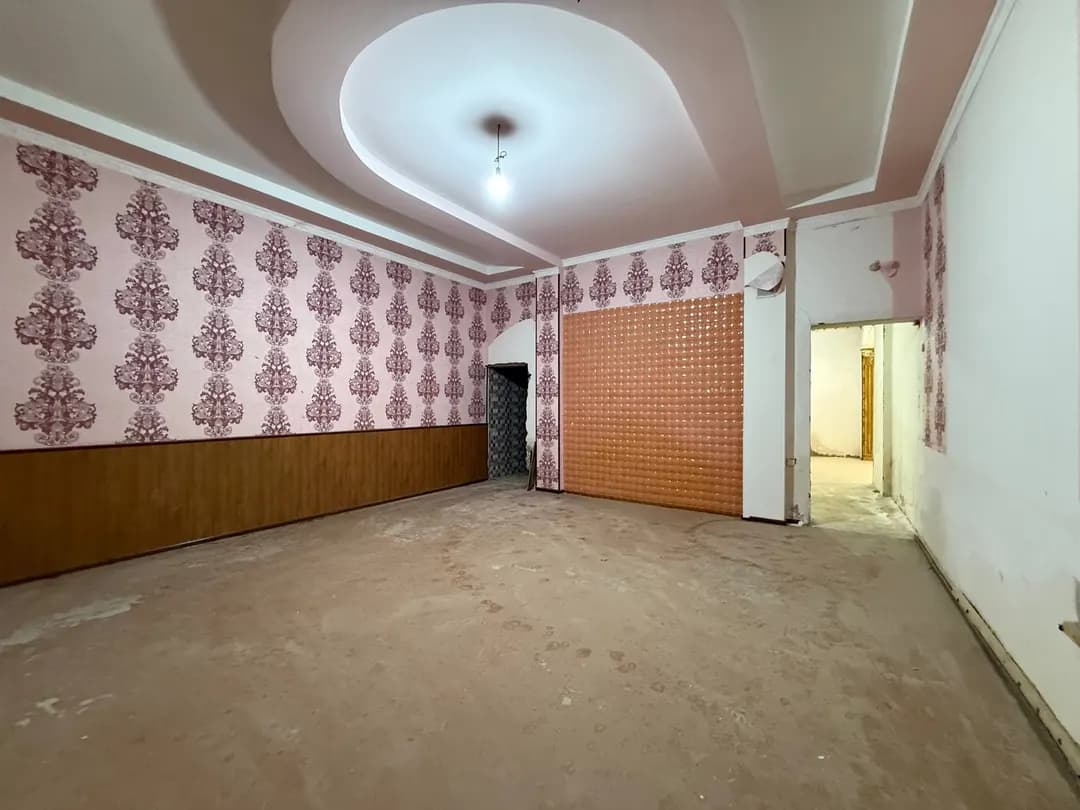 KAROBKA HOLATDAGI 7 SOTIQLI HOVLI MARKAZDAN SOTILADI