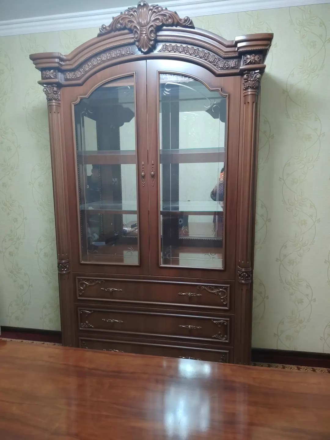 zal uchun mebel