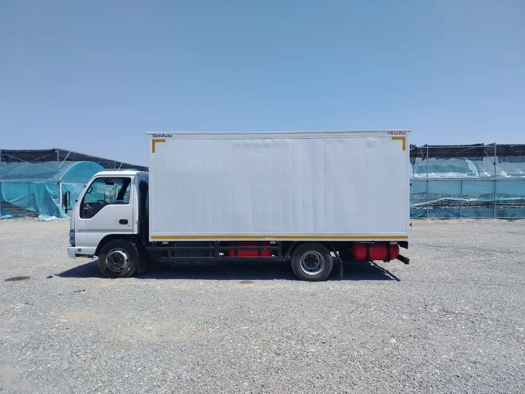 ISUZU sotiladi yili 2014 holati zo'r