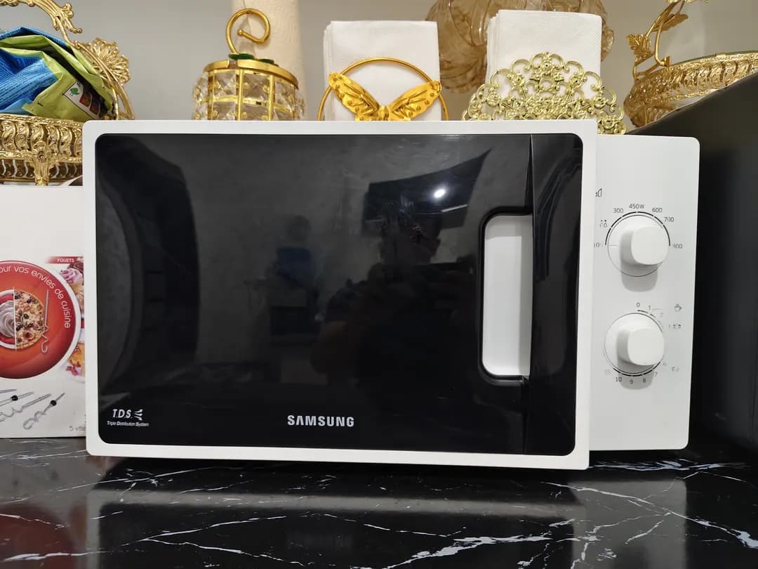 MIKROVALNOVKA SAMSUNG