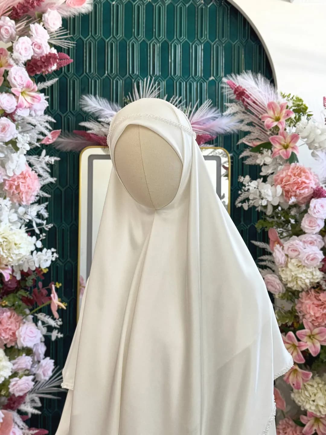Sari bilan kelin libos abaya