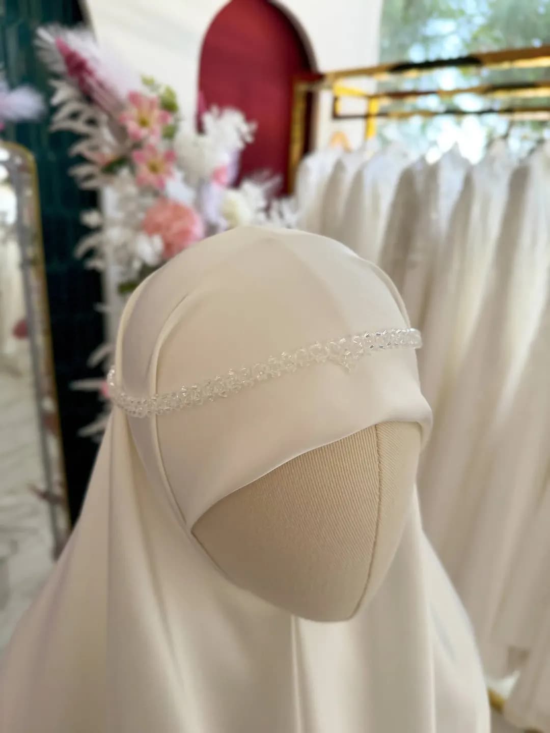Sari bilan kelin libos abaya