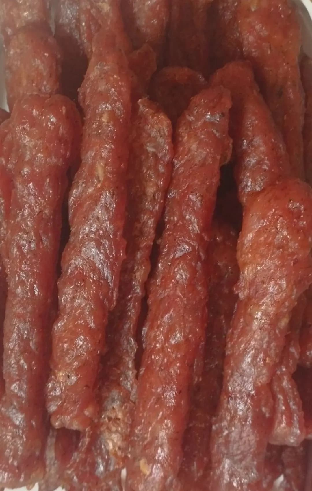 Kuritilgan gusht (sneklar) (jerki, tayoqchalar)