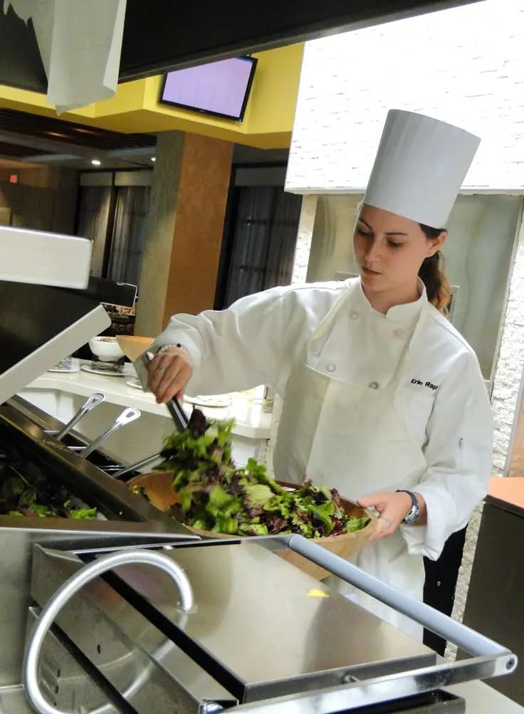 “CHEFART” Foodcourt yo‘nalishida  salatchi qizlar ishga taklif etadi