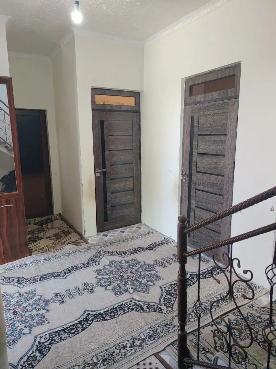 Samarqand shahar sayohat dahbet shaharchasida tayyor 7 sotix 2 etaj pishgan gishtdan qurilgan sotoladi