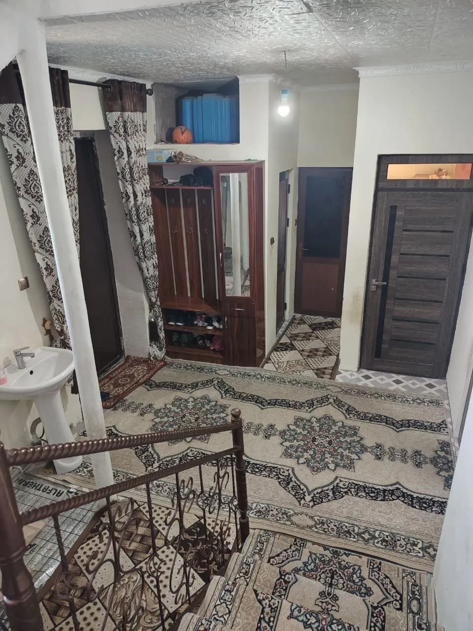 Samarqand shahar sayohat dahbet shaharchasida tayyor 7 sotix 2 etaj pishgan gishtdan qurilgan sotoladi