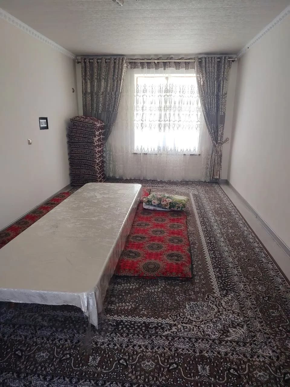 Samarqand shahar sayohat dahbet shaharchasida tayyor 7 sotix 2 etaj pishgan gishtdan qurilgan sotoladi