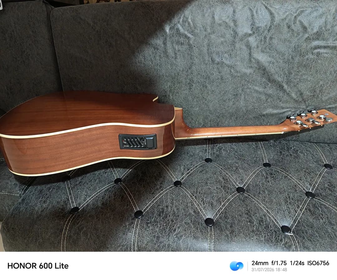 Gitara sotiladi holati ideal