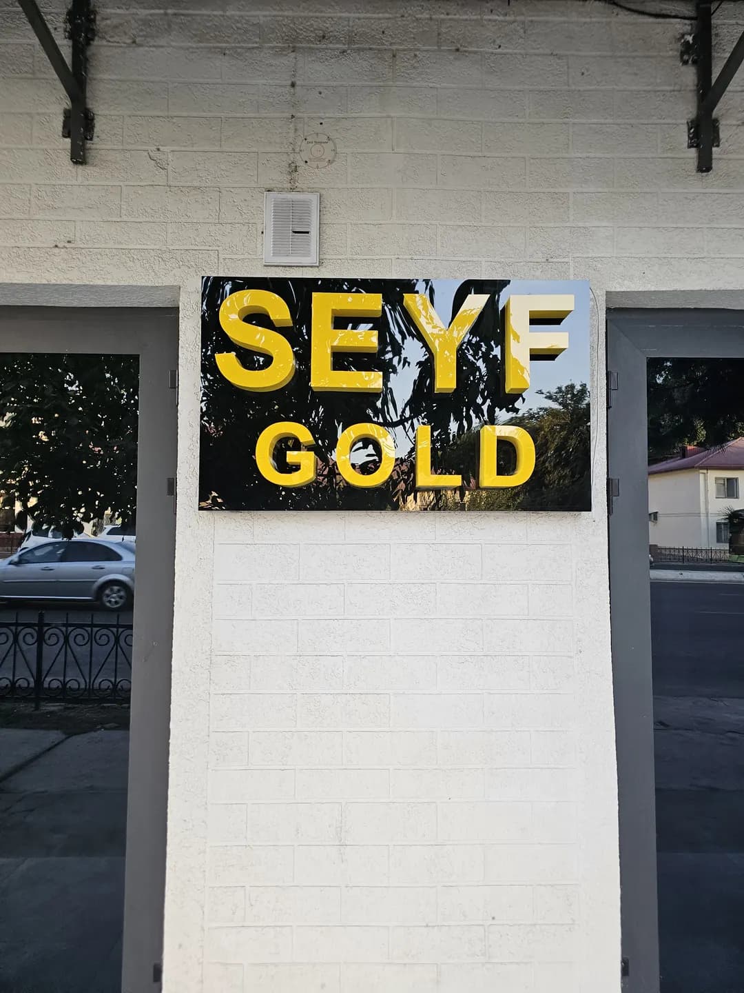 Reklama Xizmati Bukva Banner Svetovoy Koroba