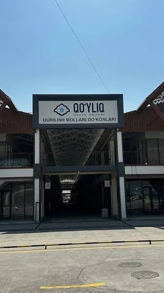 Quylik katta bozorida, Dukon sotiladi qurilish mollari.