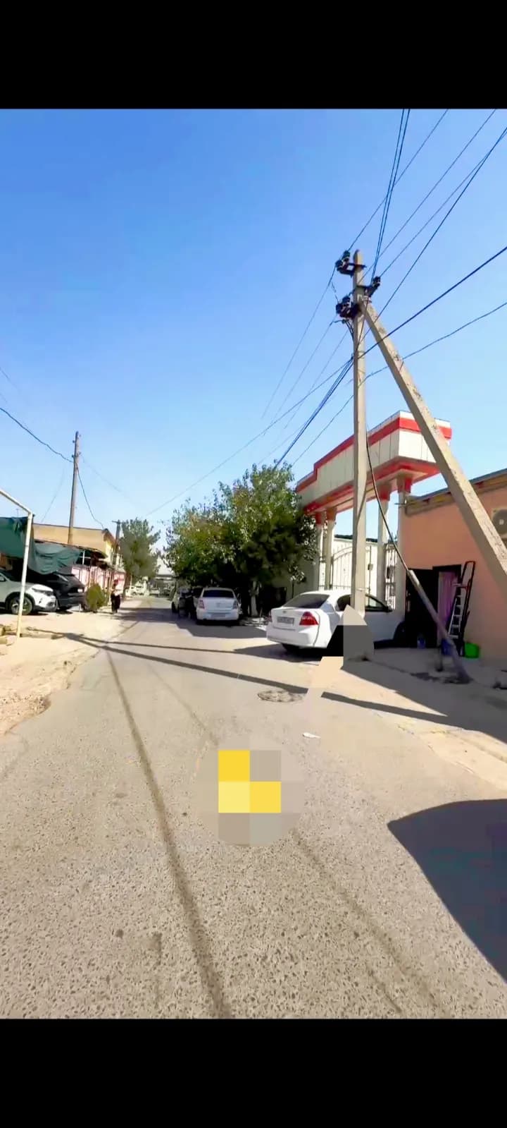 srochni hovli sotiladi Yangi Bozor oldida shaharni qoq markazida oldida university ham bor sentr joy joydan biznes uchun. ham foydalansa buladi Faqat maqsadlila tel qilsin Tel 90 443 59 55
