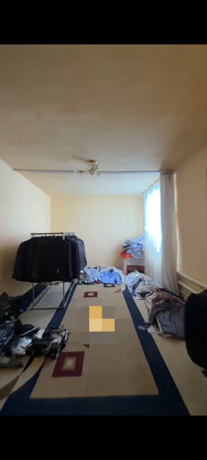 srochni hovli sotiladi Yangi Bozor oldida shaharni qoq markazida oldida university ham bor sentr joy joydan biznes uchun. ham foydalansa buladi Faqat maqsadlila tel qilsin Tel 90 443 59 55