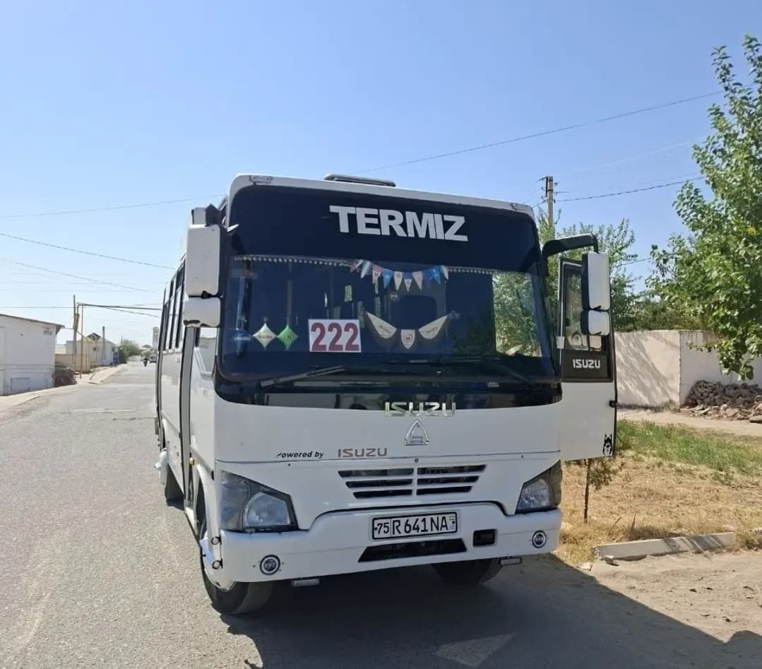 Isuzu avtobus sotiladi