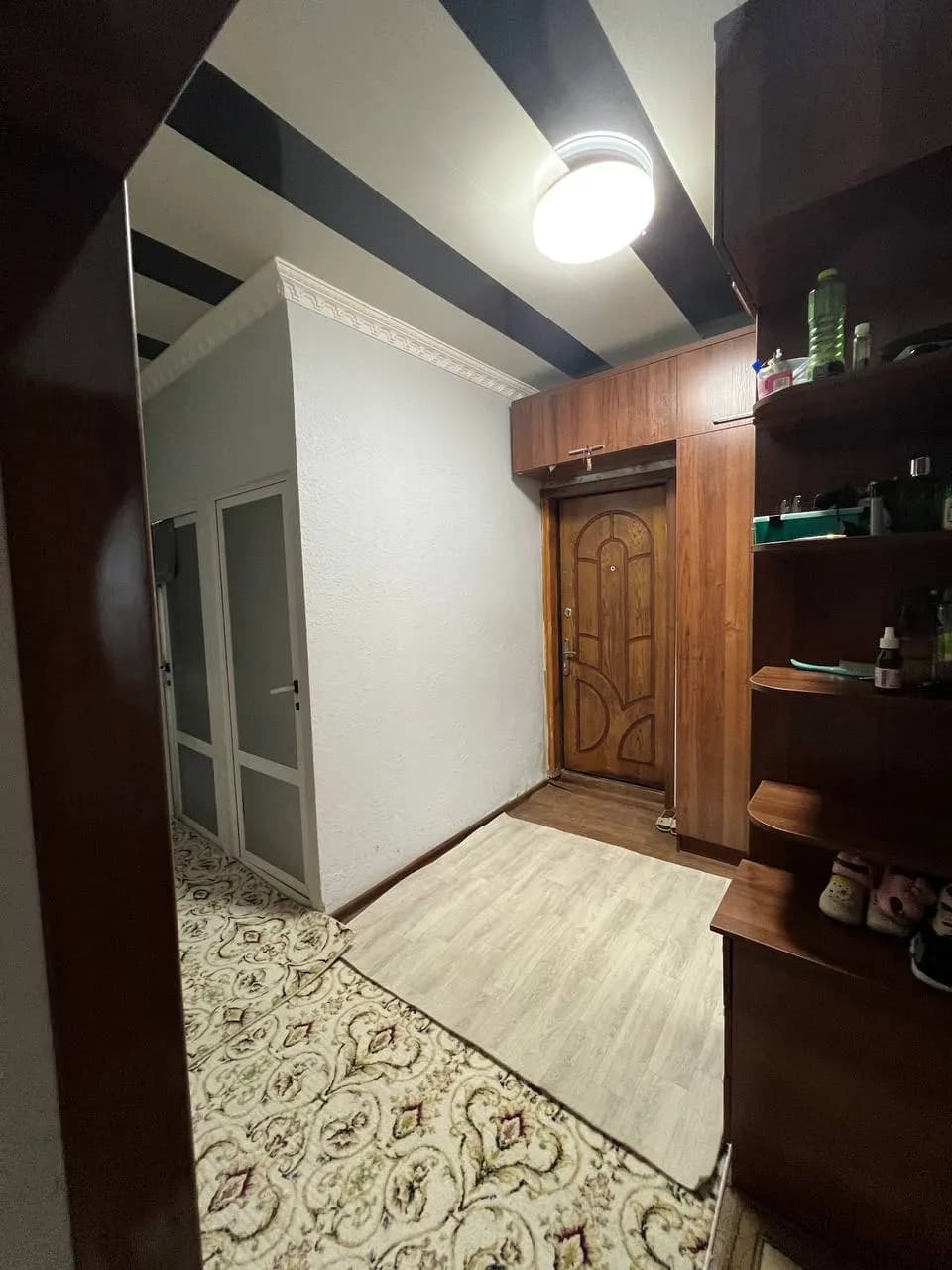 Карши шахри Нуристон МФЙ Агро банк ёнидан 3 кават 3 хонали уй сотилади