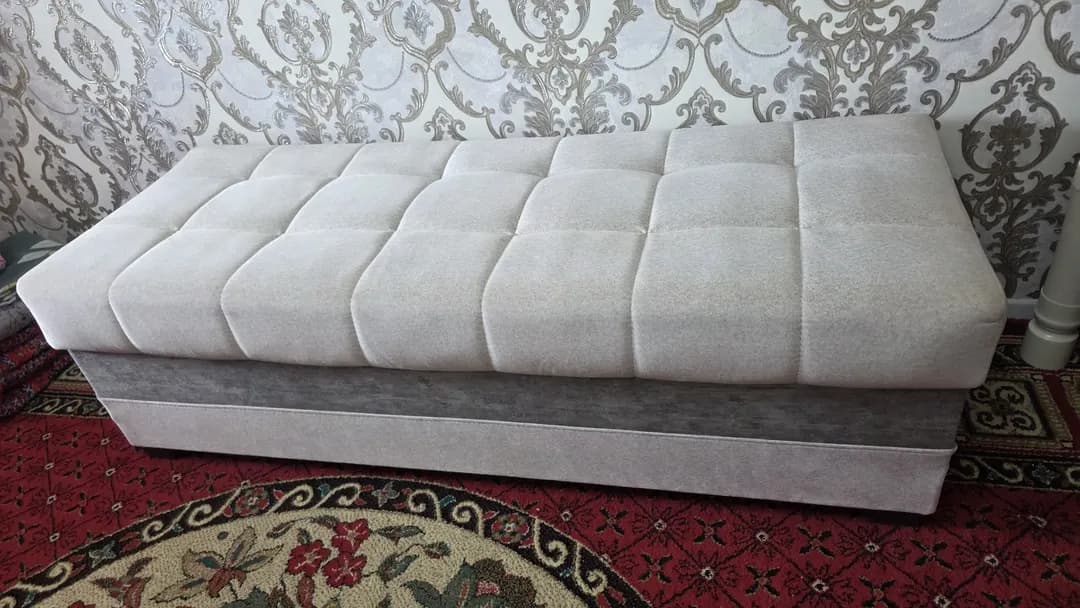 Yig'iladigan divan sotiladi