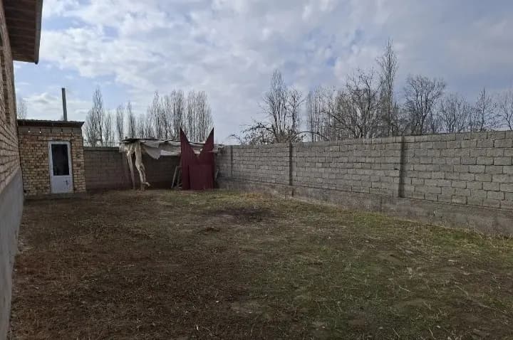 Chirchiq shaharida 17sotihli hovli sotiladi