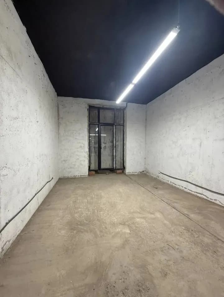 Milano turar joy majmuasida podval sotiladi