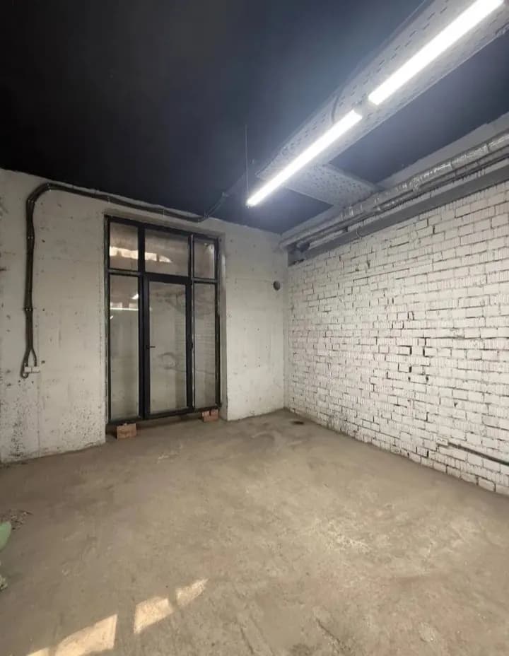 Milano turar joy majmuasida podval sotiladi