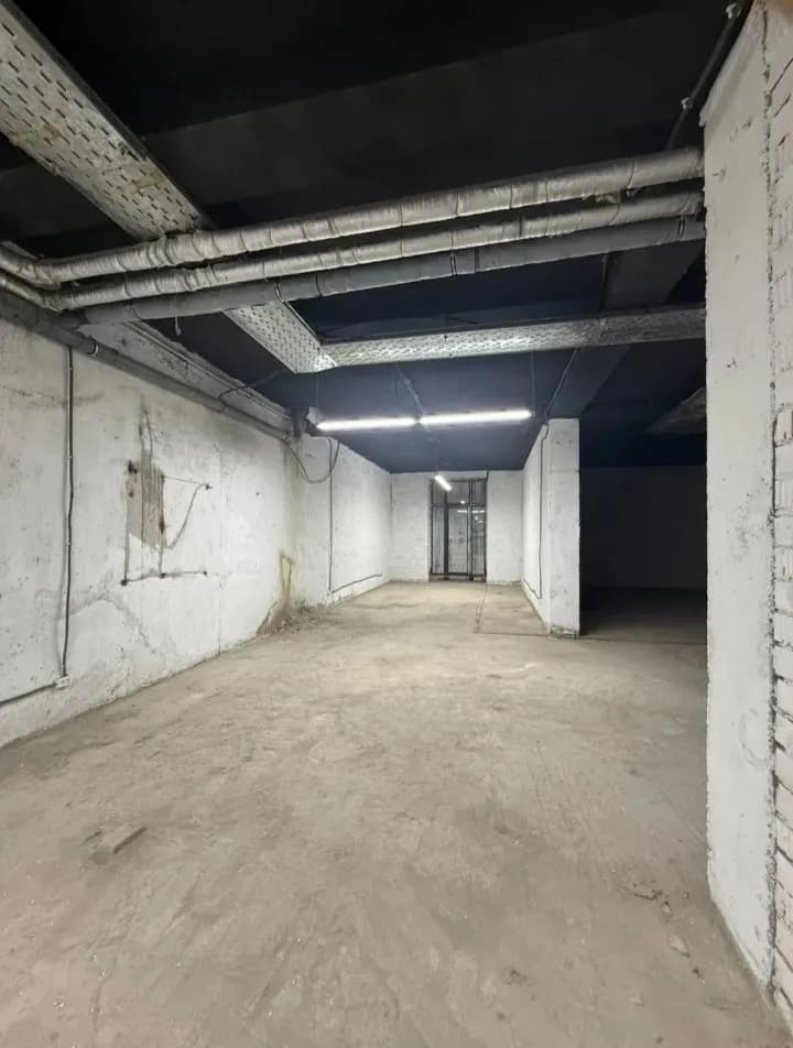 Milano turar joy majmuasida podval sotiladi