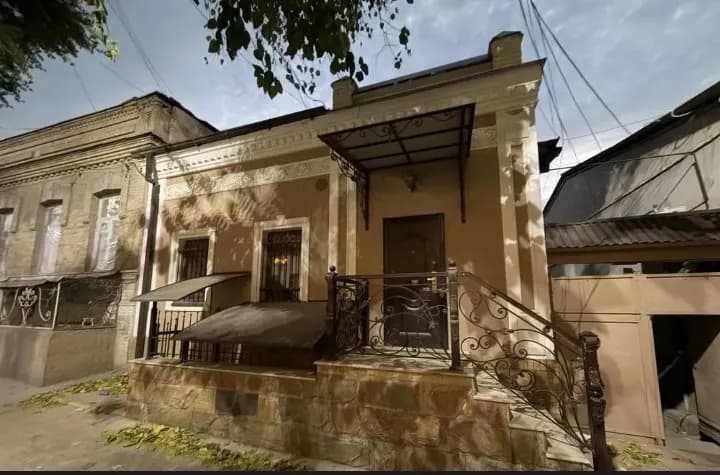 sirus yaqinida,ADBellagio qarshisidagi ofis yoki doʻkon uchun ijaraga beriladi