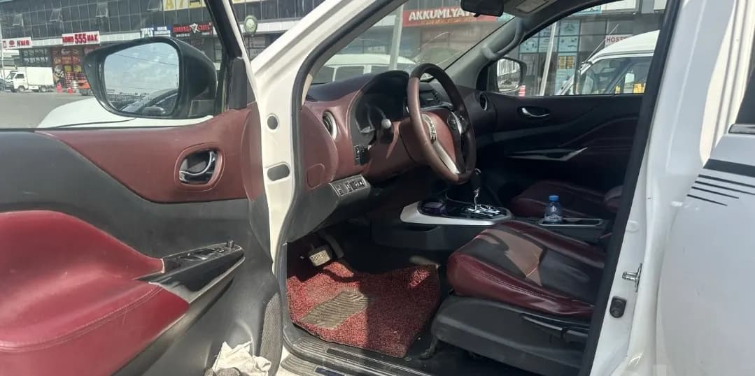 Nissan Navara LE 2017 год