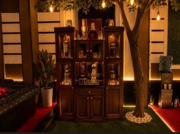 Lounge Bar’ga ega tayyor mehmonxona ijaraga beriladi.