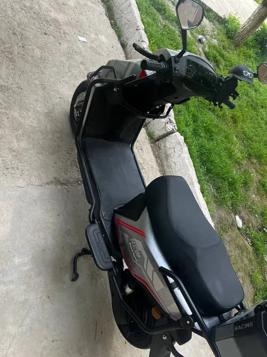 sukuter sotiladi  80-75 km yuradi 75 tezligi