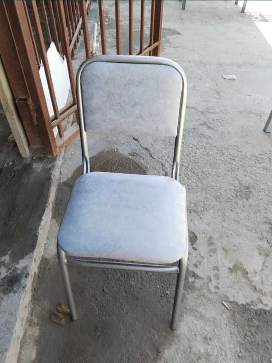 Stul sotiladi yangi