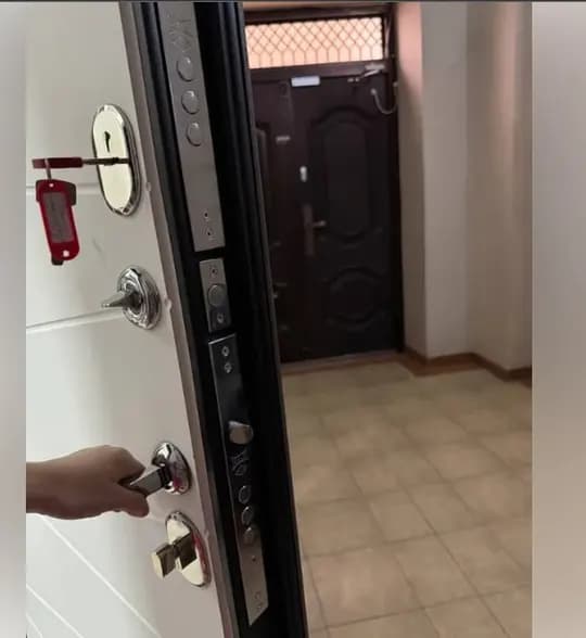 Ремонт замков установка замков вскрытие замков устаси+998 93-825-77-73 Eshik uchun zamonaviy zamoklar sotuvda bor o‘rnatish almashtirish hizmati kelishilgan holda remont qilish