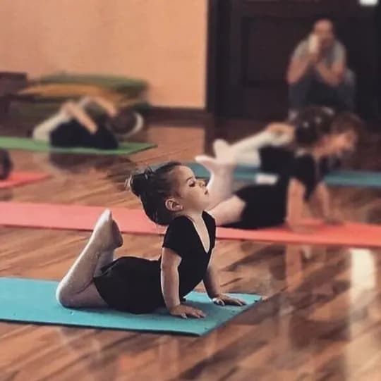 "Kelajak bilimdonlari" xususiy bolalar bog'chasi maktabgacha yoshdagi bolalar uchun iqtidorli va g'ayratli xoreografni qidirmoqda.