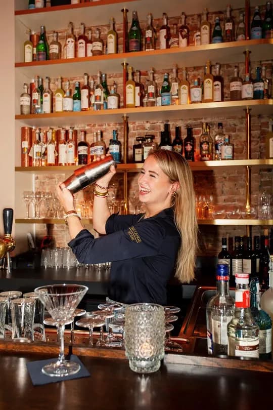 Restobarga kechki smenaga Barmen kerak