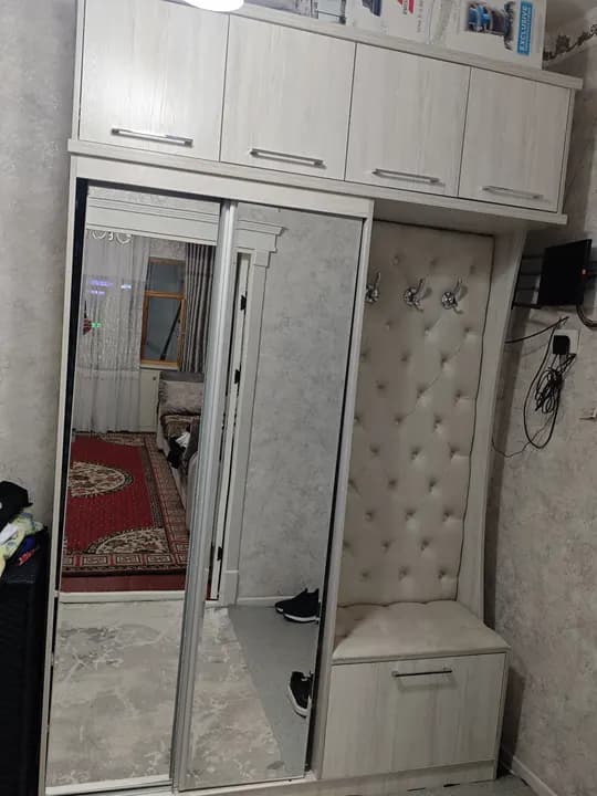 Yo'lak shkafi sotiladi
